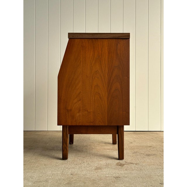 1960s Mid-Century Walnut Nightstand by Stanley For Sale - Image 10 of 12