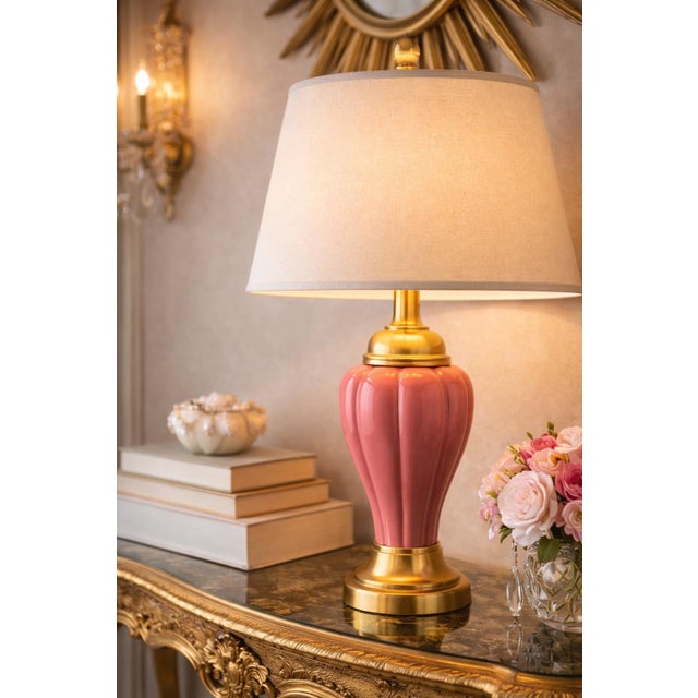 Late 20th Century Late 20th Century Hollywood Regency Pink Fluted Ceramic & Brass Table Lamp With Linen Shade For Sale - Image 5 of 11