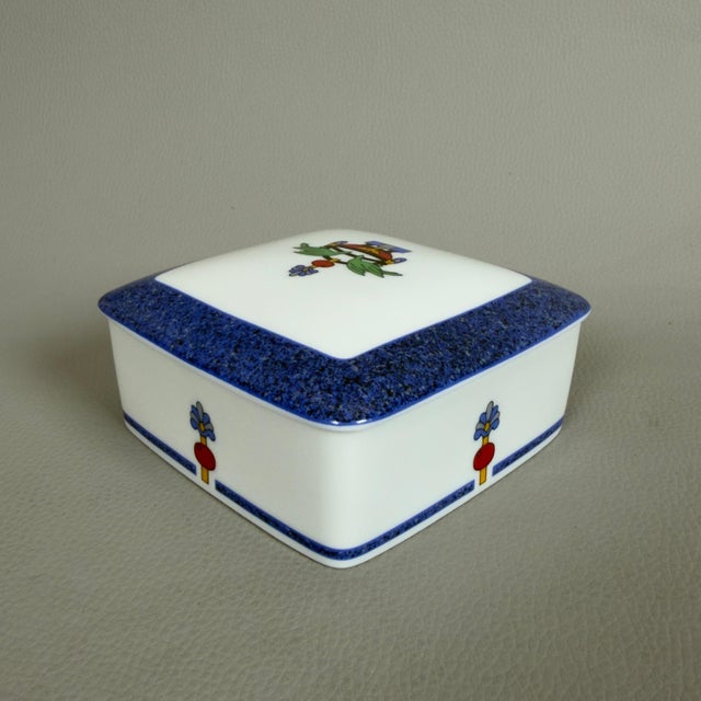 Box in Porcelain Limoges from Cartier For Sale - Image 4 of 11