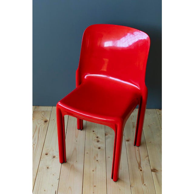 Artemide Red Stadium Table and Selene Chairs by Vico Magistretti for Artemide, Italy, 1970s, Set of 5 For Sale - Image 4 of 18