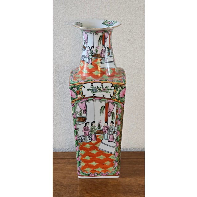 Late 19th Century Antique Chinese Famille Rose Square Porcelain Vase - Hand-Painted Imperial Court Scene For Sale - Image 5 of 15