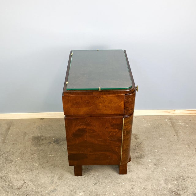 Art Deco Bedside Tables in Burl Wood with Glass Top, 1930s, Set of 2 For Sale - Image 14 of 18