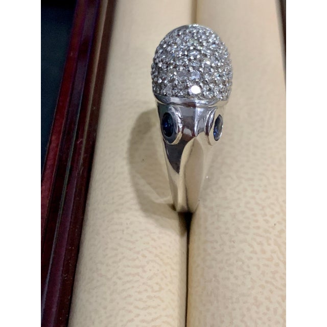 2020s 1.25 Carat Diamond Animal Cocktail Ring With Sapphire Eyes in 14 Karat Gold For Sale - Image 5 of 8