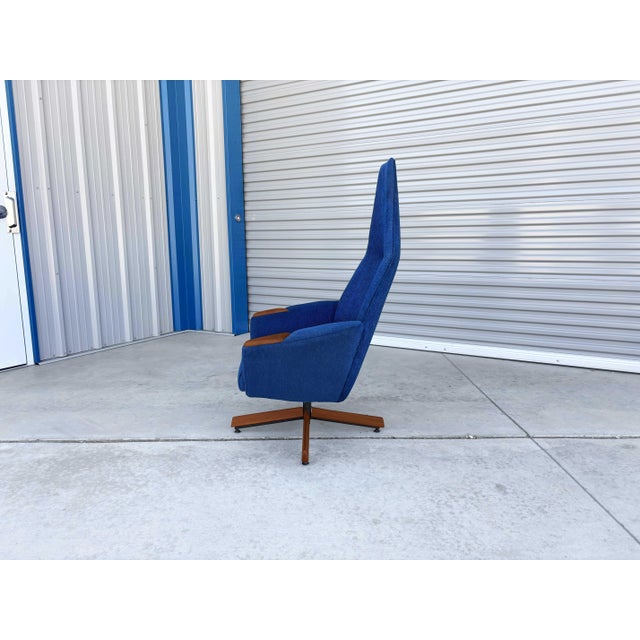 1960s Mid Century Walnut Lounge Chair and Ottoman by Adrian Pearsall for Craft Associate For Sale - Image 10 of 15