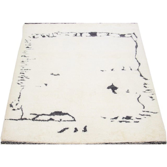 Abstract Early 21st Century Modern Minimalist Moroccan Style Wool Rug Handmade in Ivory For Sale - Image 3 of 7