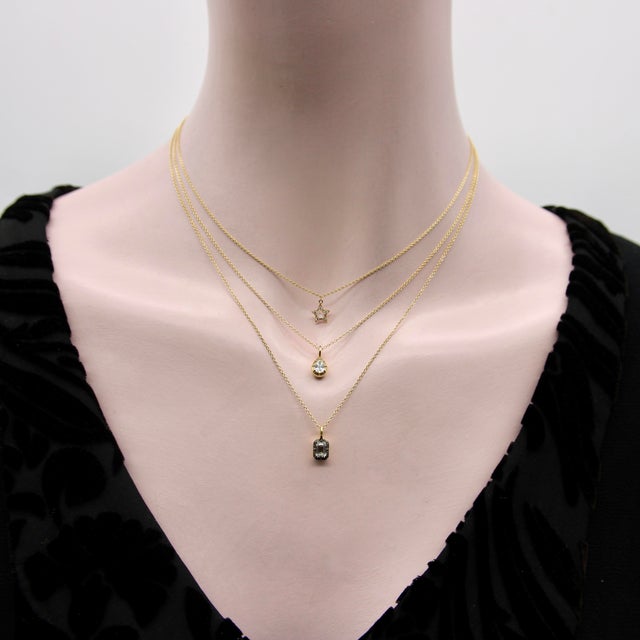 1990s 18k Gold Pear-Shaped Diamond in Collett Setting on a 16” Chain For Sale - Image 9 of 12
