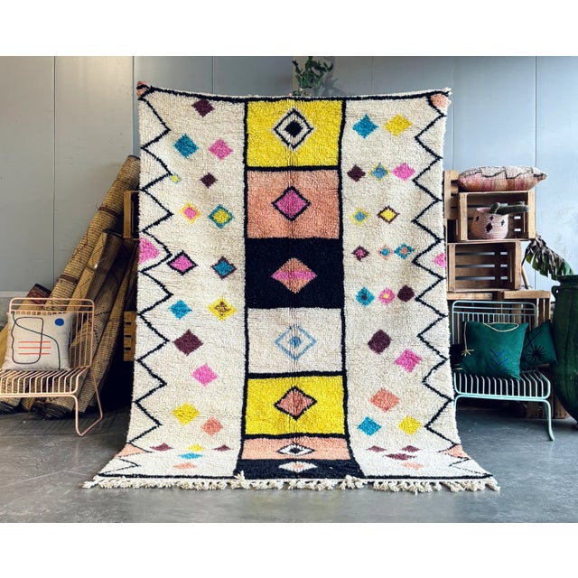 NONE CUSTOM FEES (Due to Vintage Item) Prepare to be captivated by the sheer elegance and artisanal excellence of our...