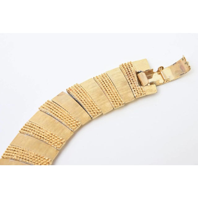 1960s Vintage Reticulated Textural Gold Plated Collar Necklace, 1960's For Sale - Image 5 of 10