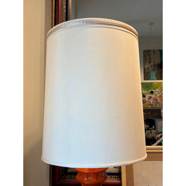 Mid-Century Modern 1960s Ceramic Lamp With a Cream Glaze and Orange Accent For Sale - Image 3 of 4