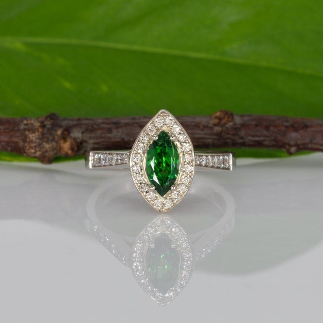Tsavorite Garnet Ring With Natural Diamond Accents: Solid 14k Gold, Size 6.75 For Sale In Columbus - Image 6 of 9