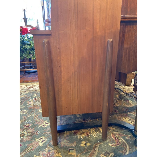 Mid-Century Modern Mid 20th Century Stanley Mid-Century China Cabinet For Sale - Image 3 of 12
