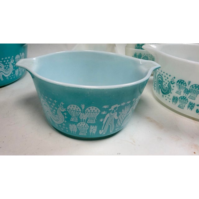 Vintage Pyrex Turquoise "Amish Butterprint" Cinderella Nesting Bowls & Fridgies - 7 pcs For Sale - Image 11 of 12