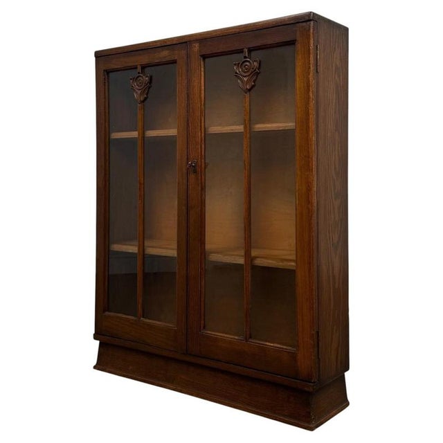Early 20th Century Antique English Edwardian Oak Display Cabinet For Sale - Image 4 of 11
