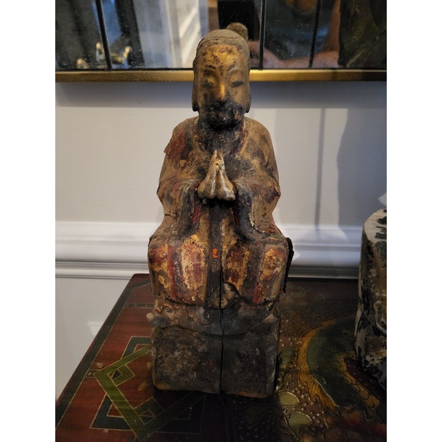 15th Century & Earlier Antique Chinese Giltwood Temple Figure – Seated Deity / Dignitary (Ming to Qing Dynasty, 18th/19th Century) For Sale - Image 5 of 5