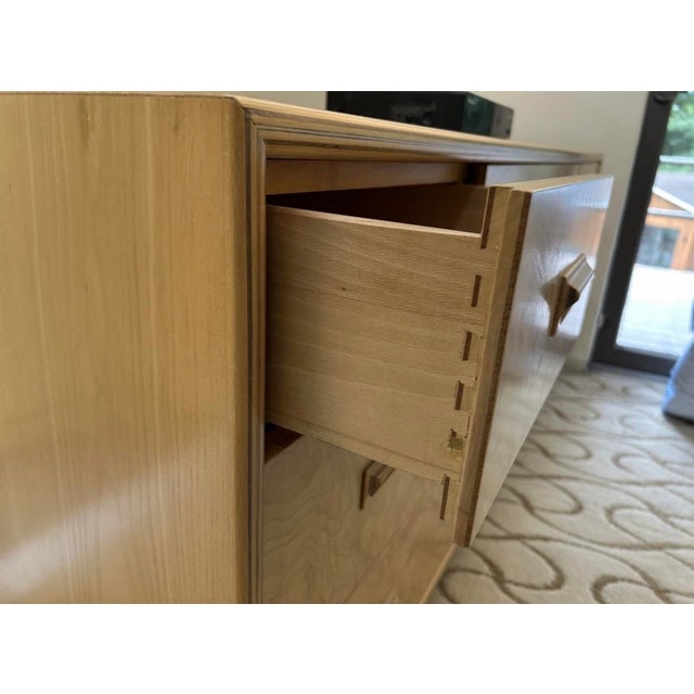 Mid-Century Modern 1970s Henredon Scene Two Burl Wood 7-Drawer Mid Century Modern Dresser For Sale - Image 3 of 4