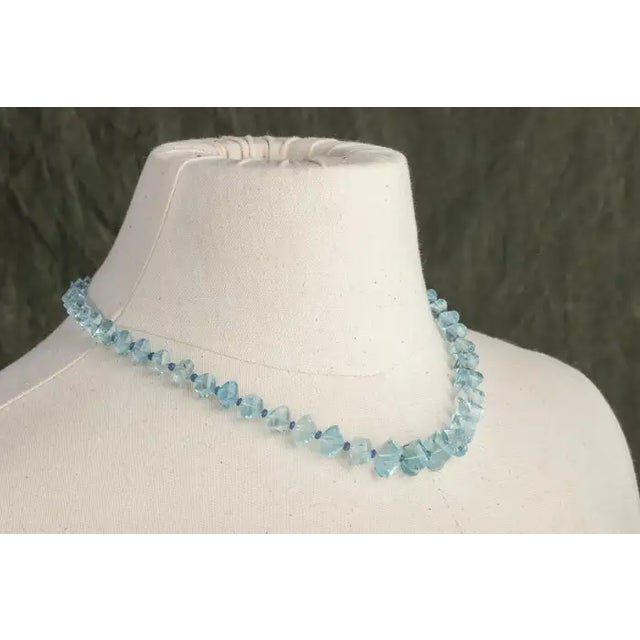 Deborah Lockhart Phillips 1990s Cushion Cut Aquamarine and Sapphire Beaded Necklace by Deborah Lockhart Phillips For Sale - Image 4 of 5