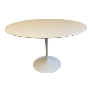 Mid-Century Modern Saarinen Tulip Dining Table for Knoll For Sale