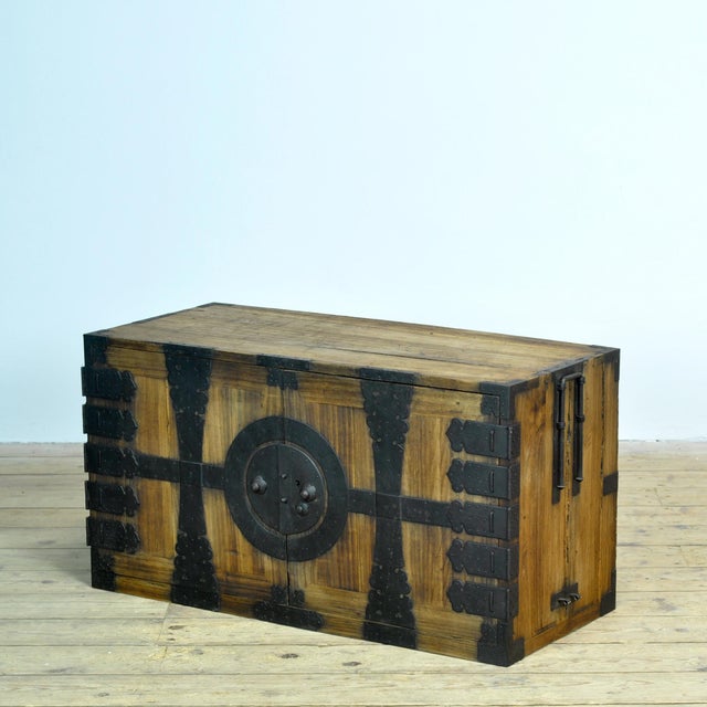 Japanese Choba Tansu Chest with Hand-Forged Iron Fittings, 1880 For Sale - Image 3 of 16