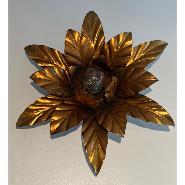 This beautiful and decorative flower-shaped wall or ceiling light is made of gilded metal. It is a French work in the...