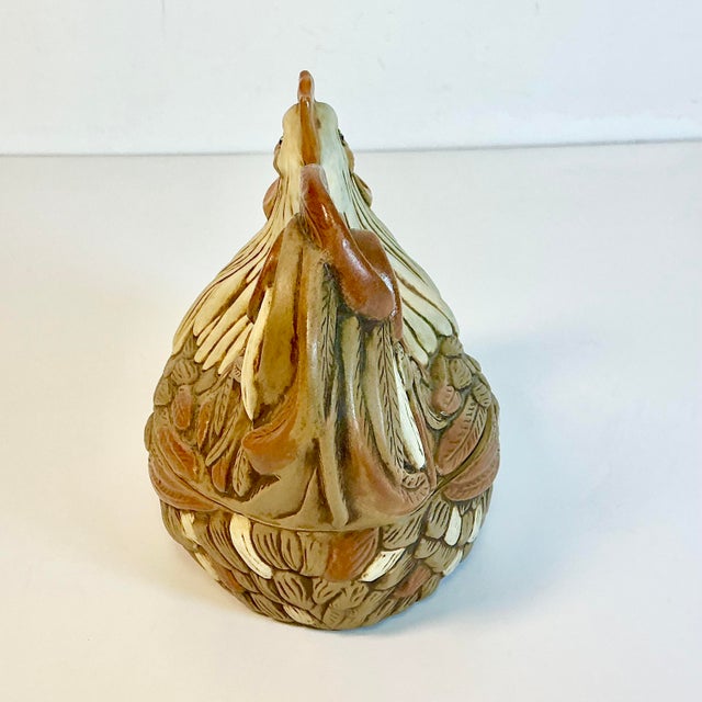 Taupe 1985 Vintage Arts & Crafts Americana Farmhouse Folk Art Ceramic Hen on Nest Covered Tureen For Sale - Image 8 of 13