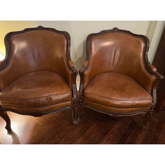 1940s 1940s French Louis XV-Style Leather Loveseat With Pair of Bergère Chairs – Hand-Finished Brown Leather For Sale - Image 5 of 8
