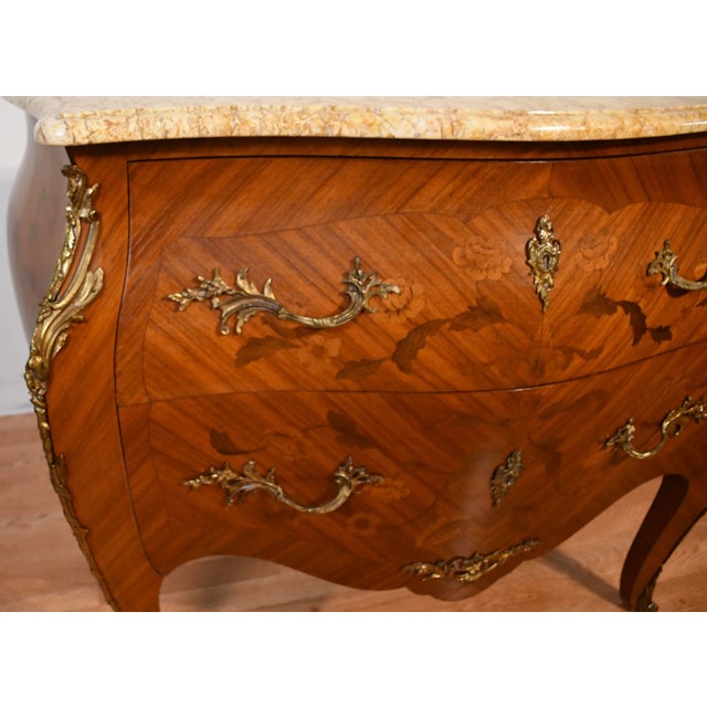 1920 Antique French Louis XV Satinwood Inlaid & Marble Top Commode / Dresser For Sale - Image 4 of 18