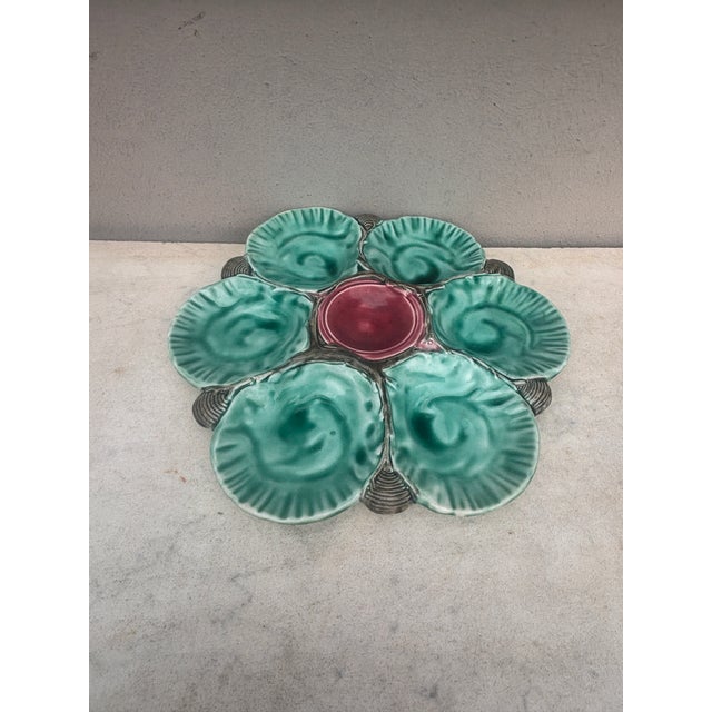 Colorful and rare Majolica oyster plate Choisy Le roi unsigned, circa 1890. The six wells are blue between grey shells and...