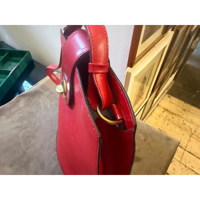 A 1995 Vintage Louis Vuitton Castillan Red Epi Leather Cluny Shoulder Bag For Sale - Image 10 of 17