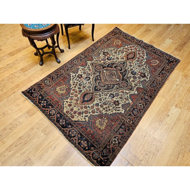 19th Century Persian Farahan Sarouk Area Rug, Hand-Knotted Wool, Floral Medallion Pattern, Ivory & Blue, 4x7 For Sale In Chicago - Image 6 of 14