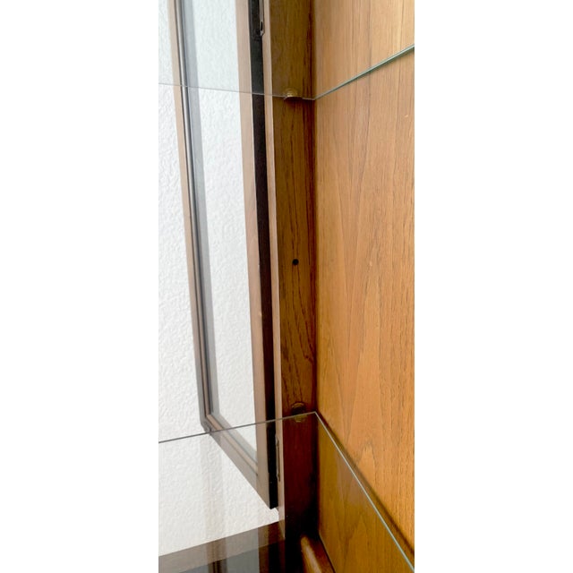 Permacraft Sanford Furniture Curio, Display, Bookcase, Etageres Cabinet Excellent Condition Mid 20th Century Made in Usa For Sale In Denver - Image 6 of 14