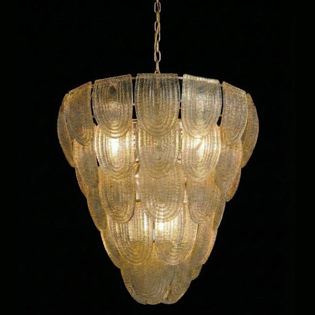 This majestic ceiling lamp is an ode to Murano's artisanal luxury. It comprises five staggered tiers supporting delicate,...