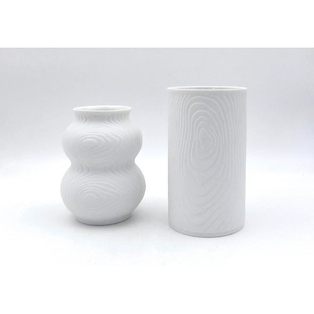 Hutscheneruther Vintage German Op-Art White Bisque Porcelain Vase Set With Wood Grain Decor For Sale - Image 4 of 11