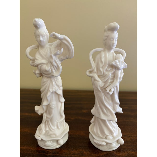 Mid-20th Century Blanc De Chine Porcelain Figures of Quan Yin, Pair For Sale In South Bend - Image 6 of 8