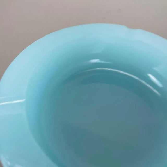 Glass Murano Opaline Glass Ashtrays from Cenedese, 1960s, Set of 2 For Sale - Image 7 of 18