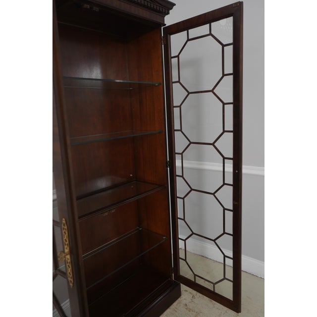 1990s Henredon Chippendale Style 2 Door Mahogany Curio Cabinet For Sale In Philadelphia - Image 6 of 15