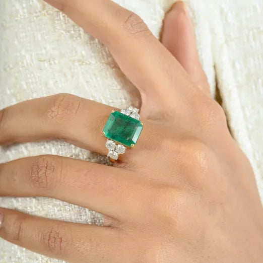 18k Gold Octagon Cut Emerald Cocktail Ring With Real Diamonds Size 6.5 For Sale - Image 4 of 12