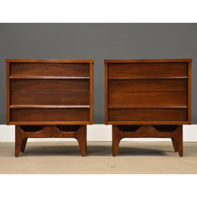 1960s Walnut Mid Century Nightstands by Young Manufacturing - A Pair For Sale - Image 5 of 11