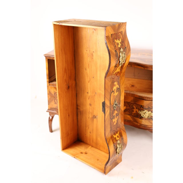 Baroque Baroque Chest of Drawers in Walnut, 1770 For Sale - Image 3 of 11