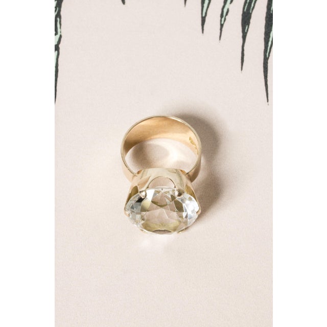Beautiful gold ring from Turun Hopea, with a large rock crystal stone. The stone is elevated in a lovely frame in the form...
