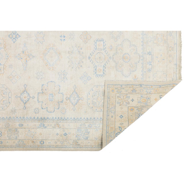 Contemporary 8x10 Neutral Elegance Hand-Knotted Peshawar Wool Rug – Muted Sky Blue & Ivory For Sale - Image 3 of 10
