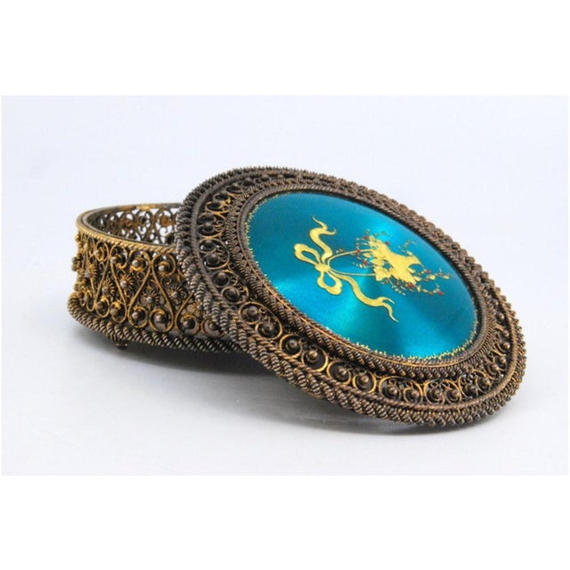 Rose-Plated Silver Box with Filigree and Lid Decorated with Floral Motifs For Sale - Image 6 of 12