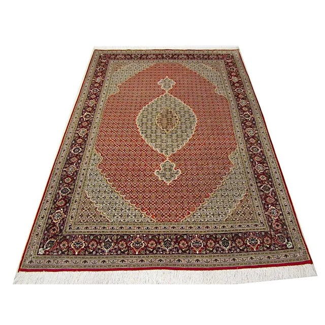 This Tabriz 50 RAG rug is made of cotton and silk on cotton and is in a new and unused state. Very fine and dense link...