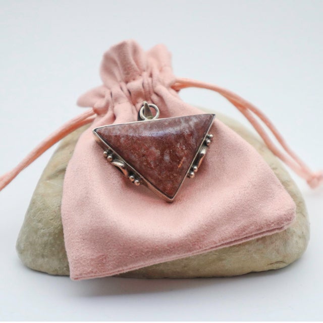 1990s Vintage Burgundy Jasper & Sterling Triangle Pendant For Sale In Phoenix - Image 6 of 6