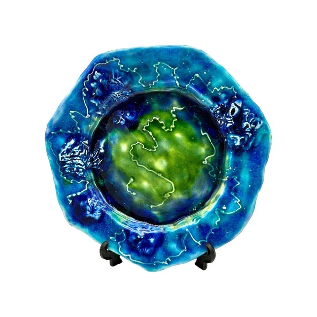 This beautiful heptagon plate features an intricate floral pattern with shades of blue and green. Made with high-quality...