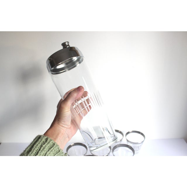 Silver 1960s Cocktail Shaker Mid-Century Modern Etched Glass With 5 Silver Rimmed and Etched Glasses Martini Set- 6 Pieces For Sale - Image 8 of 10