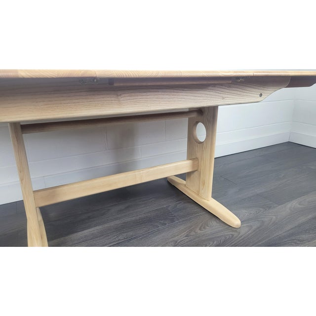 Windsor Extending Dining Table by Lucian Ercolani for Ercol, 2000s, in Restored conditions. Designed from 2000 This piece...