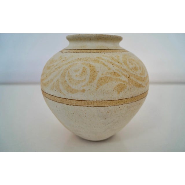 Ecru 1960's Mid-Century Modern California Pottery Vase For Sale - Image 8 of 12