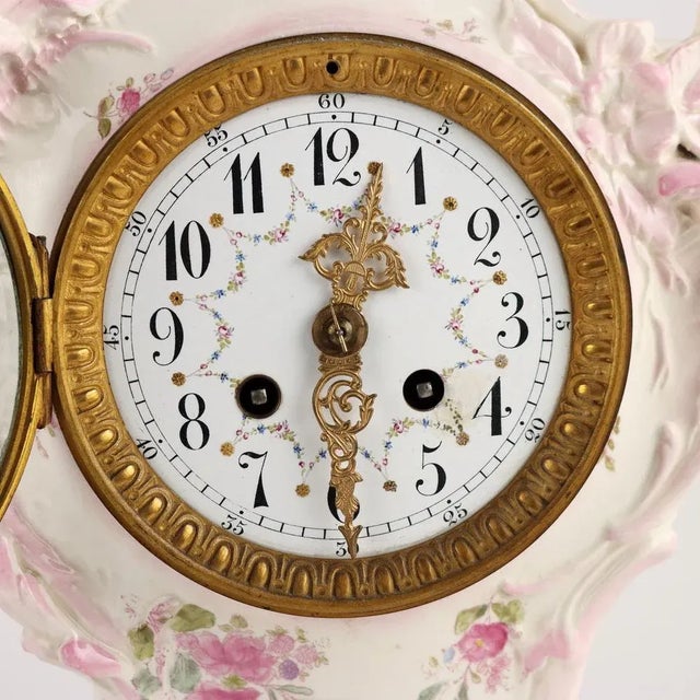 French Baroque Style Countertop Clock in Porcelain, 1800s For Sale - Image 3 of 13