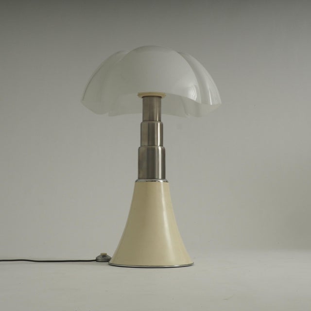 Vintage Pipistrelle Table Lamp by Gae Aulenti for Martinelli Luce, 1970s For Sale - Image 3 of 17