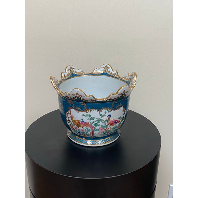 1980s Chinoiserie Porcelain Cachepot With Peacocks For Sale - Image 4 of 12
